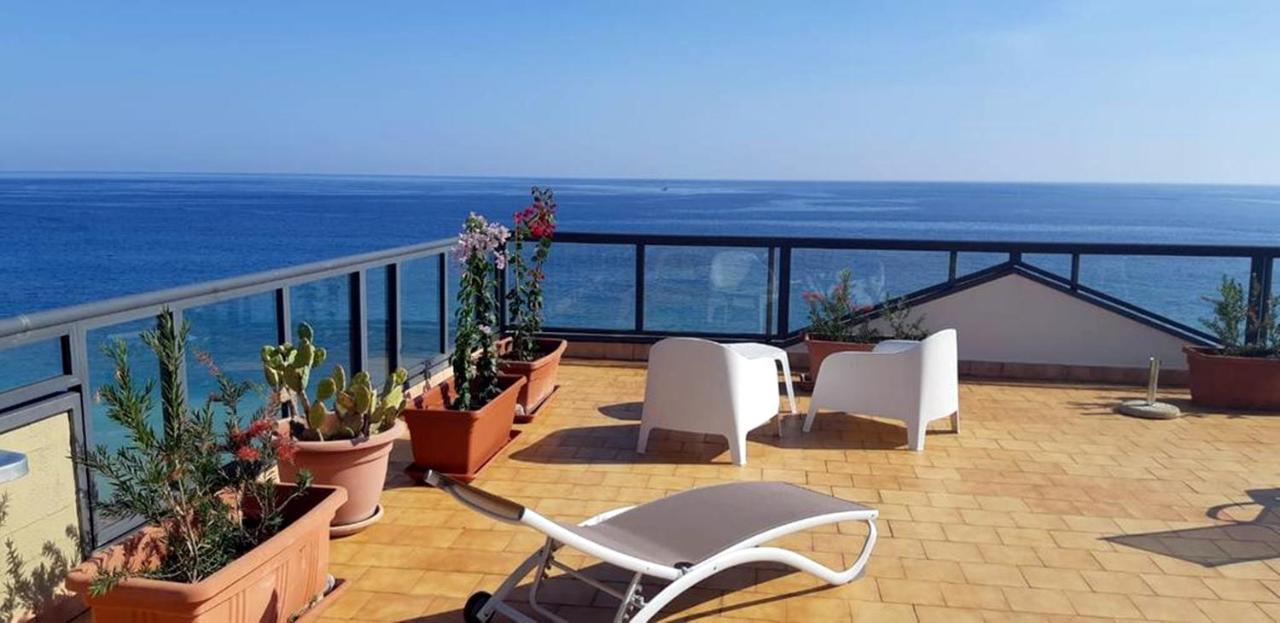 Il Cantone Del Faro Giardini Naxos Exterior foto